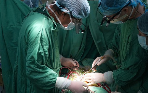 Đại phẫu sửa toàn bộ trái tim cho bé sinh non 1,5kg