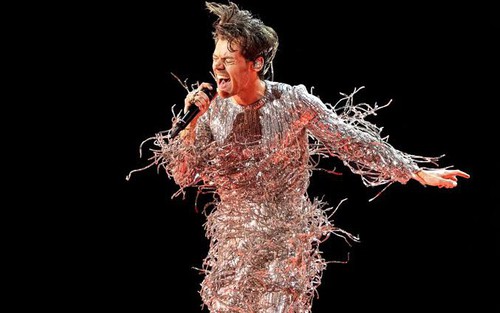 Harry Styles lập kỷ lục Guinness với 12 đêm kín chỗ ở Wembley