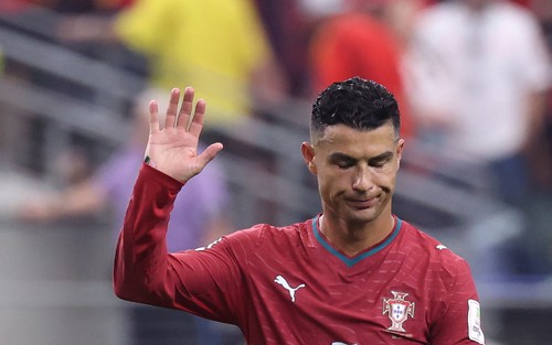 Ronaldo không gặp người hâm mộ, lên chuyên cơ riêng ngay khi trở về Bồ Đào Nha