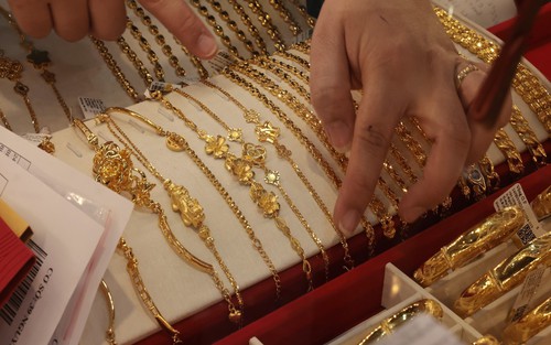 Giá vàng hôm nay 8/7: Điều chỉnh giảm nhẹ