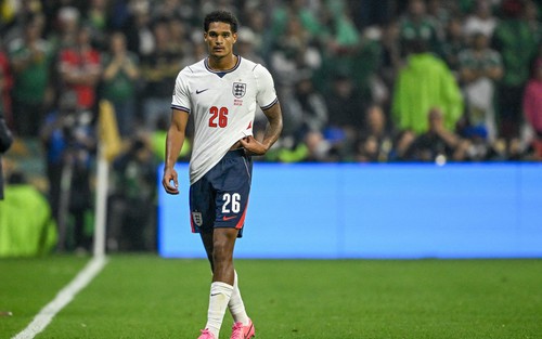 FIFA tăng án phạt Quansah sau thẻ đỏ phải nhận ở trận đấu với Mexico tại World Cup 2026