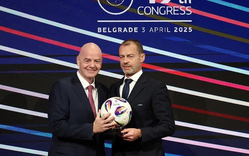 UEFA toan tính gì khi chống Infantino?