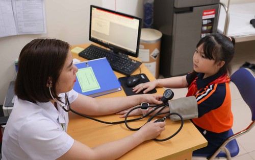 Khám sức khỏe miễn phí cho học sinh trước năm học mới 2026 - 2027
