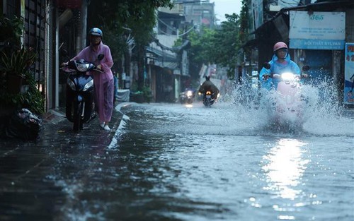 Thời tiết ngày 16/8: Nắng nóng tiếp diễn ở Trung Bộ, Bắc Bộ sắp đón đợt mưa lớn diện rộng