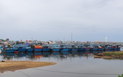 Quân đội chủ động ứng phó với áp thấp nhiệt đới trên Biển Đông