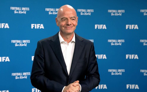 Người đứng đầu UEFA tuyên bố không tranh cử ghế chủ tịch FIFA