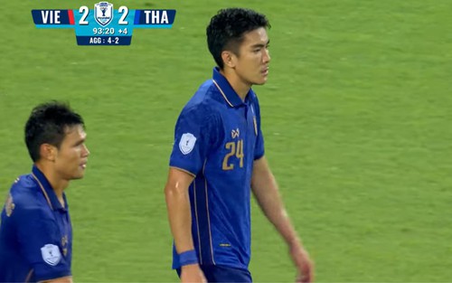 Sao Thái Lan lập siêu phẩm... phản lưới, từ người hùng thành 'tội đồ' trong khoảnh khắc nghiệt ngã