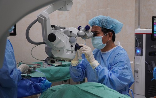 Bệnh viện Mắt Sài Gòn Cần Thơ: Chào mừng cột mốc 60.000 ca phẫu thuật Phaco thành công