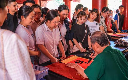 Chuẩn mực con người Việt Nam trong kỷ nguyên mới (Kỳ 5 & hết): Đưa giá trị chuẩn mực từ nghị quyết vào đời sống