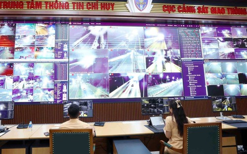 Giữ khoảng cách với xe liền trước để hình thành thói quen an toàn khi tham gia giao thông