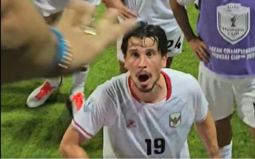 Căng thẳng sau khi ĐT Indonesia bị loại: Thom Haye tranh cãi với CĐV, HLV John Herdman bị chất vấn