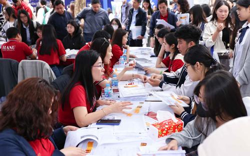 Tuyển sinh đại học 2026: Điểm chuẩn nhóm ngành công nghệ ở mức cao