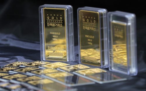 Giá vàng giảm hơn 1% do lạm phát Mỹ tăng và giá dầu leo thang