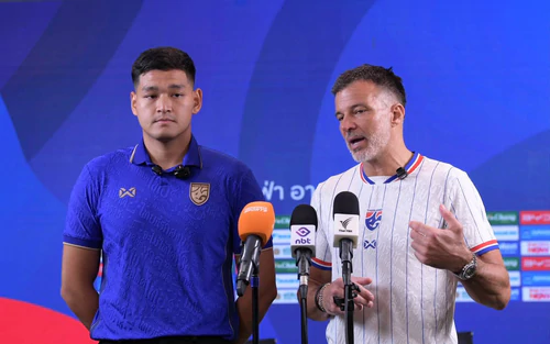 Gạch tên Bunmathan ở FIFA ASEAN Cup 2026, HLV ĐT Thái Lan bị CĐV chỉ trích