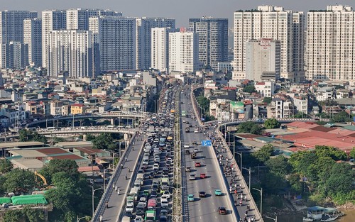 Ùn tắc nghiêm trọng từ Vành đai 2 qua cầu Vĩnh Tuy trong ngày đầu đi làm sau kỳ nghỉ lễ