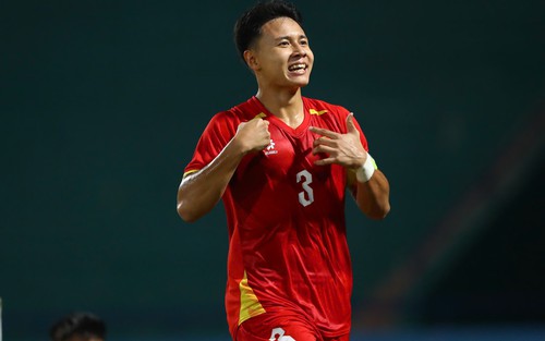 Đội trưởng U20 Việt Nam nghẹn ngào xin lỗi các cầu thủ U17