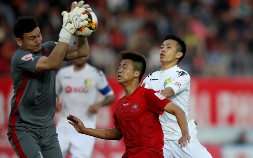 'Sao V.League' người xuống biển, kẻ lên rừng hay xuất ngoại