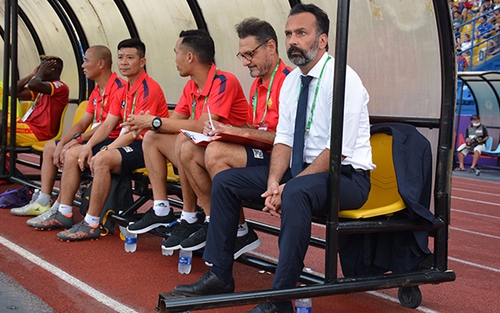 HLV người Italy dọa kiện, bầu Đệ sẵn sàng đối chất và ra tòa