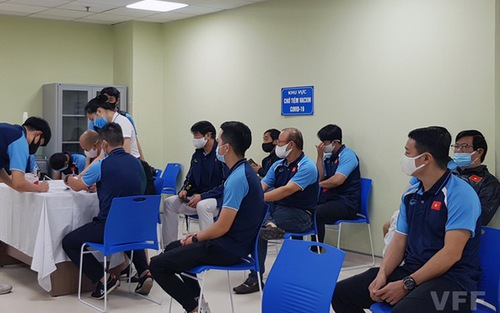 Tuyển Việt Nam lùi lịch tiêm vắc xin COVID-19