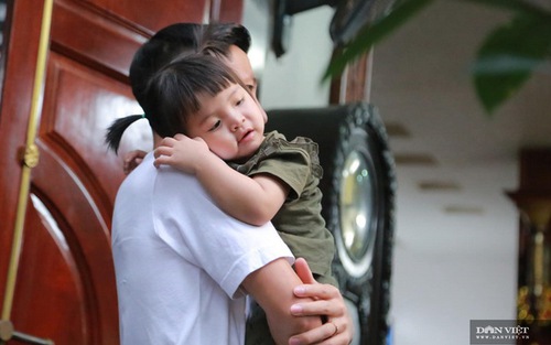 Tuyển thủ Việt Nam khoe con trong ngày Tết thiếu nhi