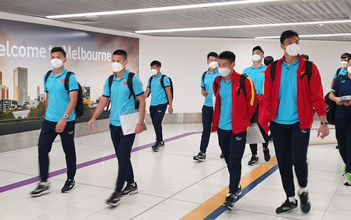 Tuyển Việt Nam đã tới Melbourne, chiều nay tập ngay