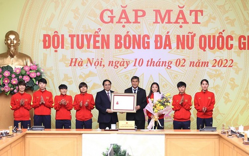 Thủ tướng Phạm Minh Chính tuyên dương đội tuyển bóng đá nữ Việt Nam