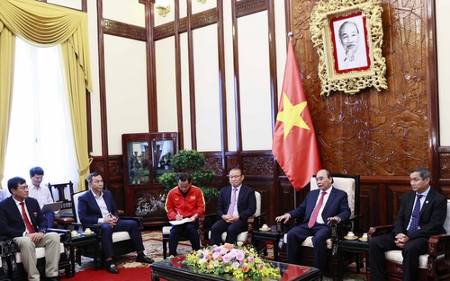 Chủ tịch nước tiếp hai HLV Park Hang Seo và Mai Đức Chung