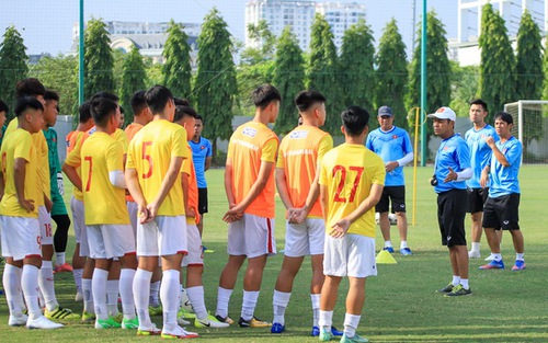HLV Đinh Thế Nam mang 27 tuyển thủ U19 Việt Nam dự giải Đông Nam Á