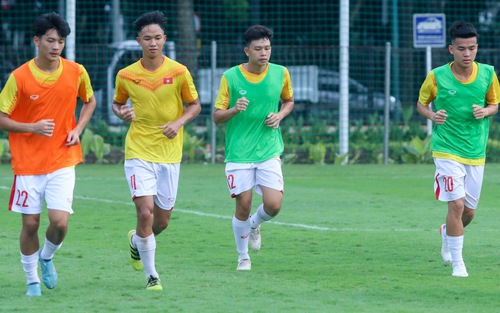 HLV Đinh Thế Nam nhắc U19 Việt Nam về tinh thần tập luyện