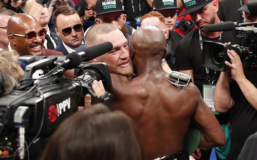 Phát sốt với chùm ảnh chế 'tình cảm' giữa Mayweather và McGregor