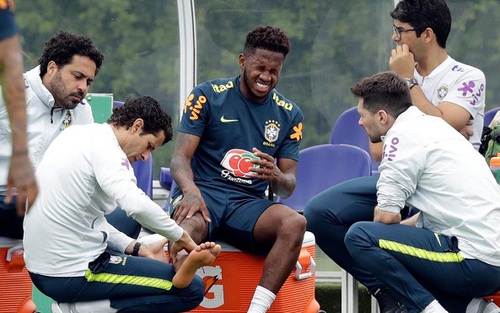 Vừa kí hợp đồng, Fred đã khiến fan M.U lo 'sốt vó'