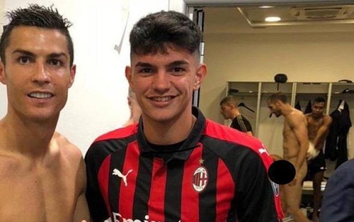 Sao trẻ Milan gặp rắc rối lớn vì 'tự sướng' với Ronaldo