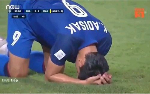 'Tội đồ' của Thái Lan bị ví với Messi vì đá hỏng quả 11m định mệnh trước Malaysia
