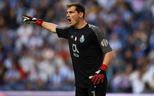 Cựu thủ môn Real Madrid, Iker Casillas, sắp thông báo giải nghệ sau cơn truỵ tim