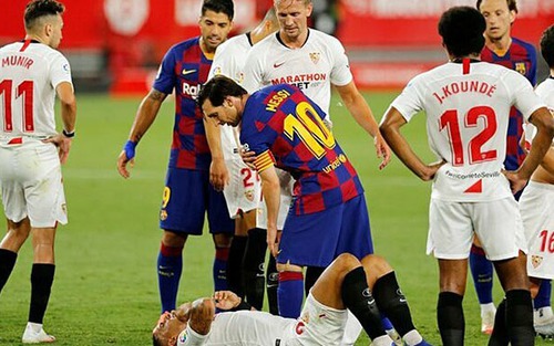 CĐV bức xúc vì Messi không bị đuổi sau pha đánh nguội cầu thủ Sevilla