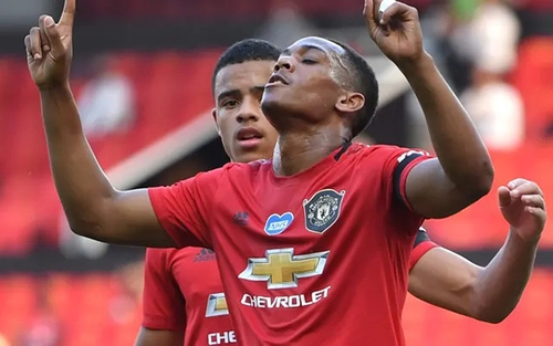 Martial lập hat-trick: Trên con đường của Robin van Persie
