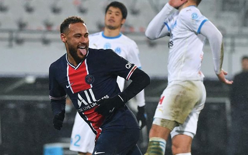 Neymar trả đũa đối thủ sau khi bị phạm lỗi
