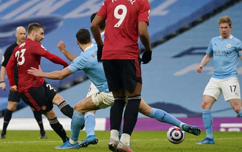 MU: Luke Shaw được ví như Roberto Carlos sau pha ghi bàn vào lưới Man City