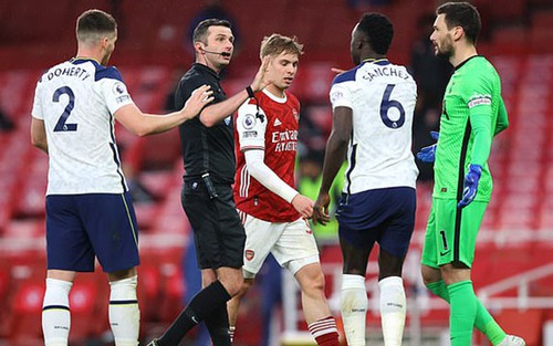 Mourinho: "Tôi có vấn đề với trọng tài về các quả penalty"
