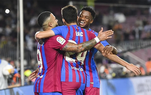 Bóng đá hôm nay 18/10: Shearer chỉ ra vấn đề của MU, Barcelona thắng ngược Valencia