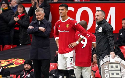 Tin tức MU 19/10: Carragher chỉ ra 2 vấn đề của MU, Solskjaer vẫn chưa trong vùng an toàn