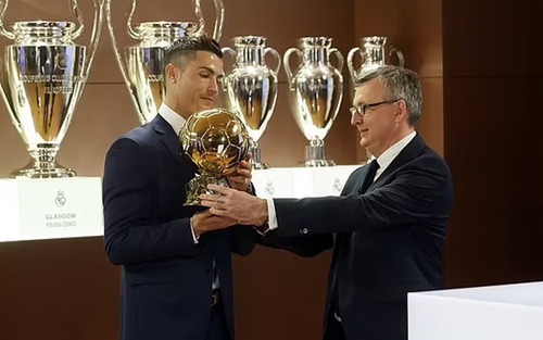 Ronaldo gọi tổng biên tập tạp chí France Football là kẻ dối trá