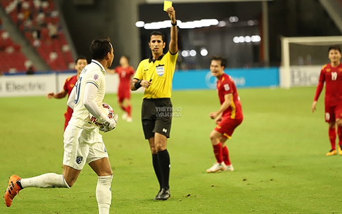 CĐV Việt Nam tiếc nuối vì đội nhà quá đen