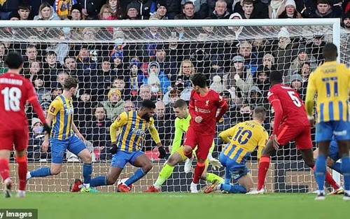 CĐV Liverpool phát cuồng với pha đánh gót ghi bàn của Firmino