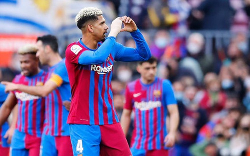 Barcelona 4–2 Atletico Madrid: Alves ghi bàn rồi thẻ đỏ, Barca vẫn thắng lớn
