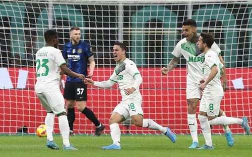 Bóng đá hôm nay 21/2: MU đi vào lịch sử sau trận thắng Leeds, Inter thua trắng trên sân nhà