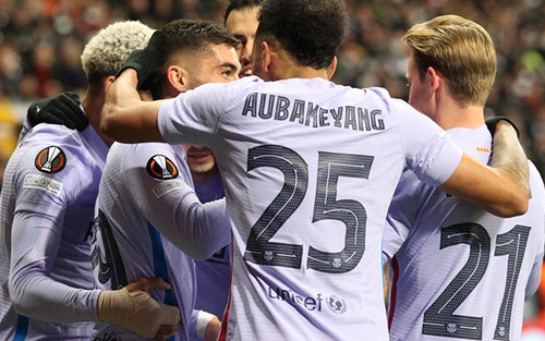 Tứ kết Europa League lượt đi: Torres giúp Barca thoát thua trên đất Đức