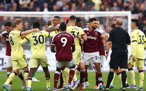 West Ham 1-2 Arsenal: Hàng thủ tỏa sáng, Arsenal xây chắc top 4