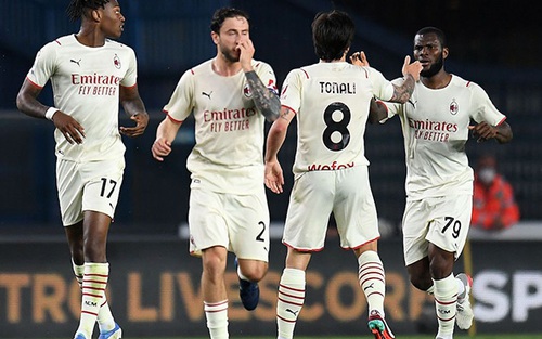 Bóng đá hôm nay 9/5: Ronaldo sẽ ở lại MU, AC Milan đòi lại ngôi đầu bảng Serie A