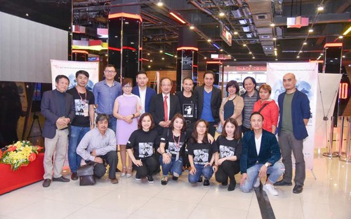 'Chuyện ngày hôm qua' về Bức Tường: 'Đứa con' của những tình yêu thắp lửa...